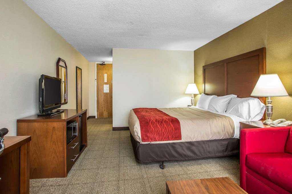 Quality Inn Midway Airport | 7353 S Cicero Ave, Chicago, IL 60629 | Phone: (773) 581-5300