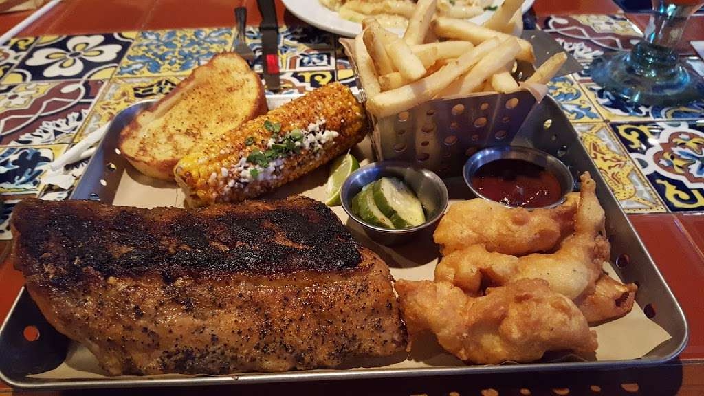 Chilis Grill & Bar | 620 Randall Road, South St, South Elgin, IL 60177, USA | Phone: (847) 841-8708