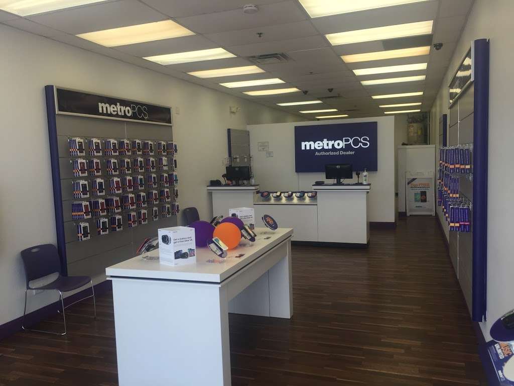 Metro by T-Mobile | 4263 W 167th St, Country Club Hills, IL 60478, USA | Phone: (708) 206-1455