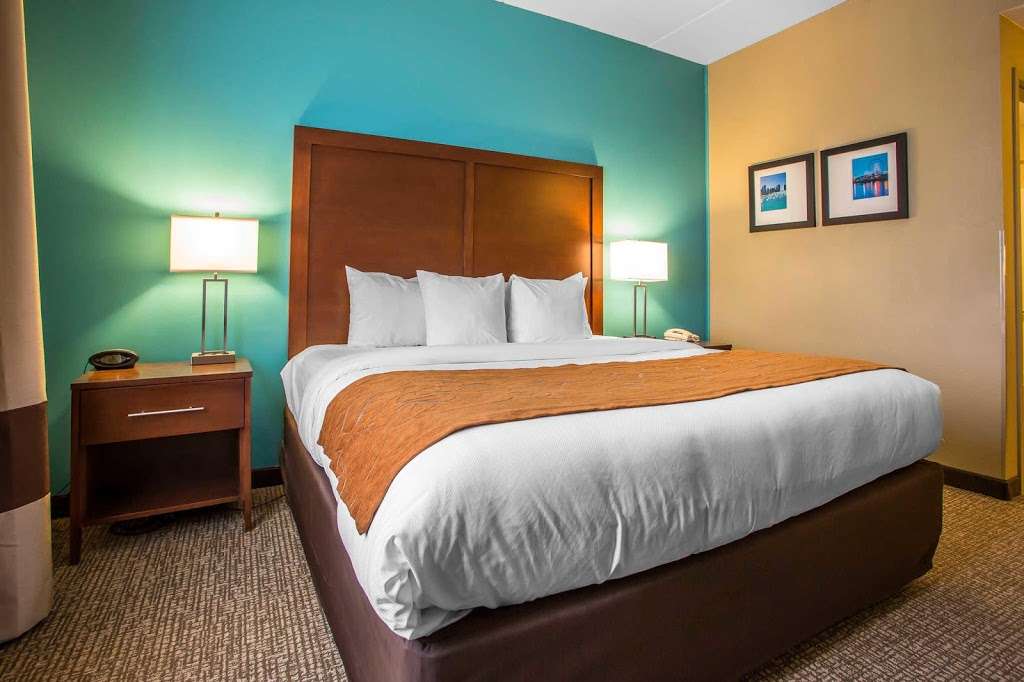 Comfort Suites OHare Airport | 4200 N River Rd, Schiller Park, IL 60176, USA | Phone: (847) 233-9000