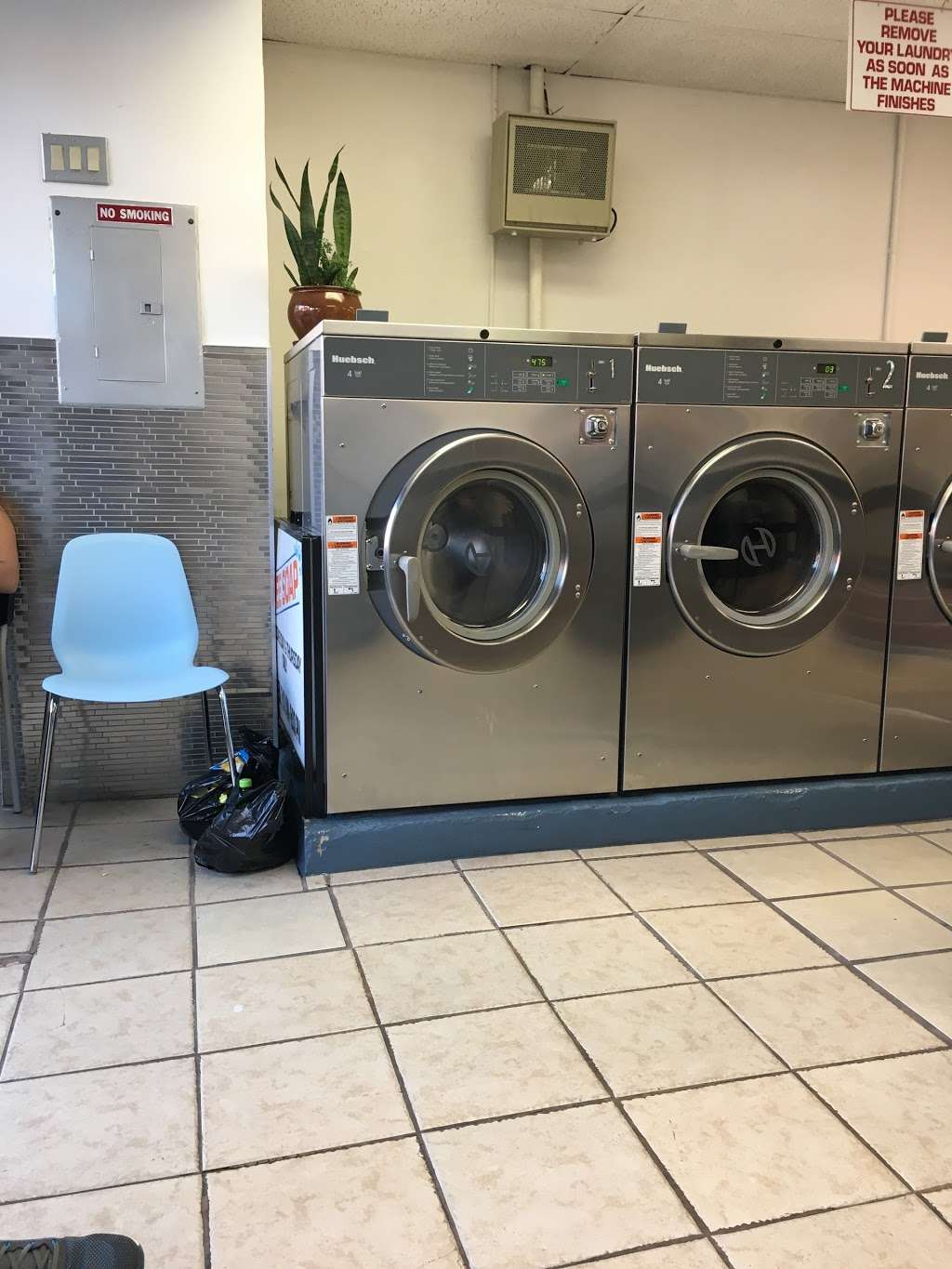 Neighborhood Laundromat | 210 Bloomfield Ave, Newark, NJ 07104, USA | Phone: (973) 350-0777