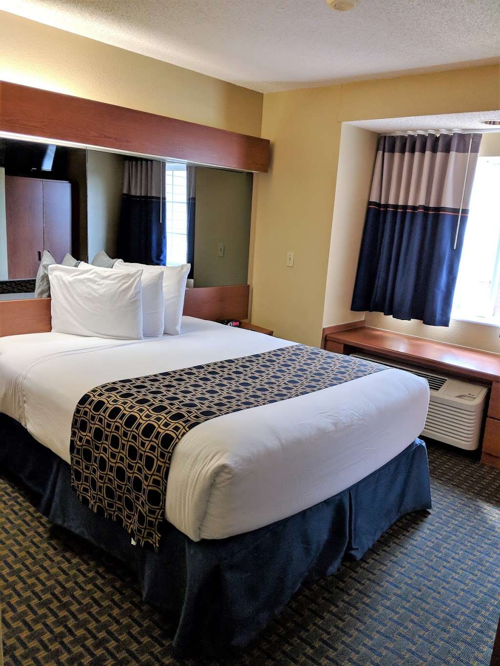 Microtel Inn & Suites by Wyndham Leesburg/Mt Dora | 9700 US-441, Leesburg, FL 34788, USA | Phone: (352) 315-1234