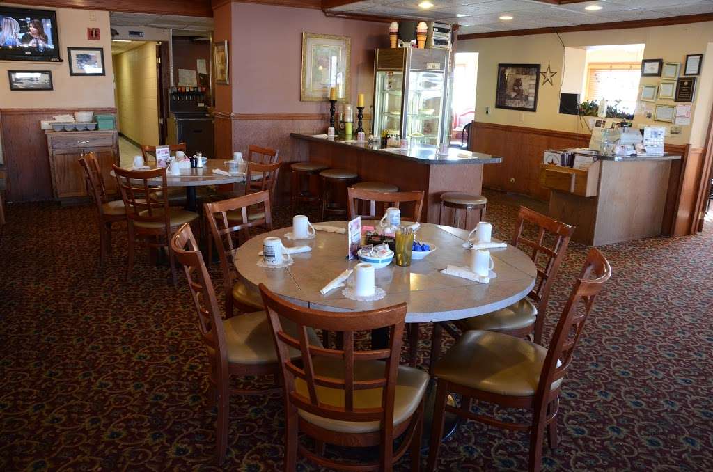 Star 34 Family Restaurant | 336 W Church St, Sandwich, IL 60548, USA | Phone: (815) 786-9898