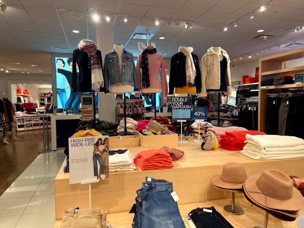 Gap | 460 Orland Square Dr, Orland Park, IL 60462 | Phone: (708) 349-3135