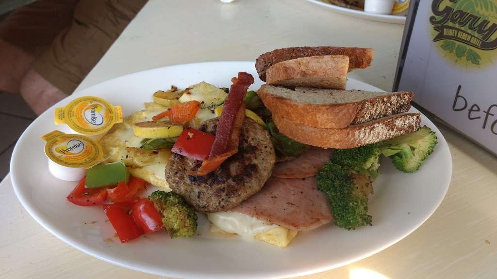 Garys Dewey Beach Grill / 38-75 Brewing | 2000 Coastal Hwy, Dewey Beach, DE 19971, USA | Phone: (302) 227-8519