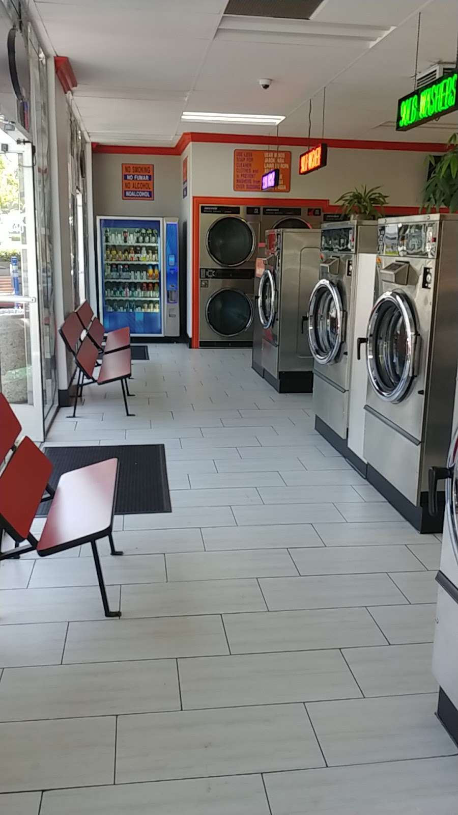 LC Starwash Coin Laundry | 10722 Beverly Blvd R,S,T, Whittier, CA 90601 | Phone: (562) 781-3386