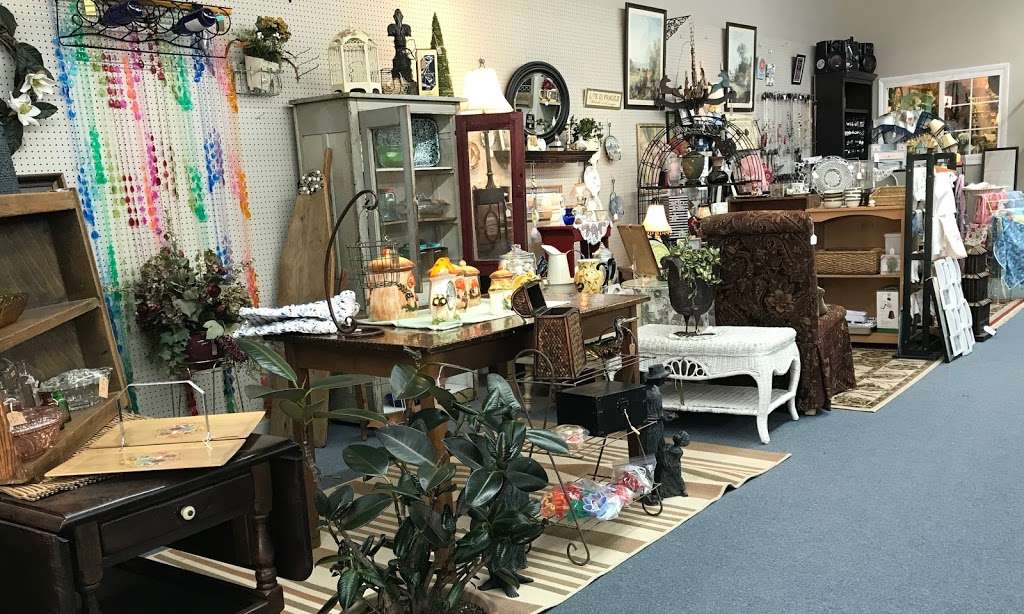 P. Pickers Vintage Mart | 1247, 211, S 2nd St, Odessa, MO 64076, USA | Phone: (816) 653-2269