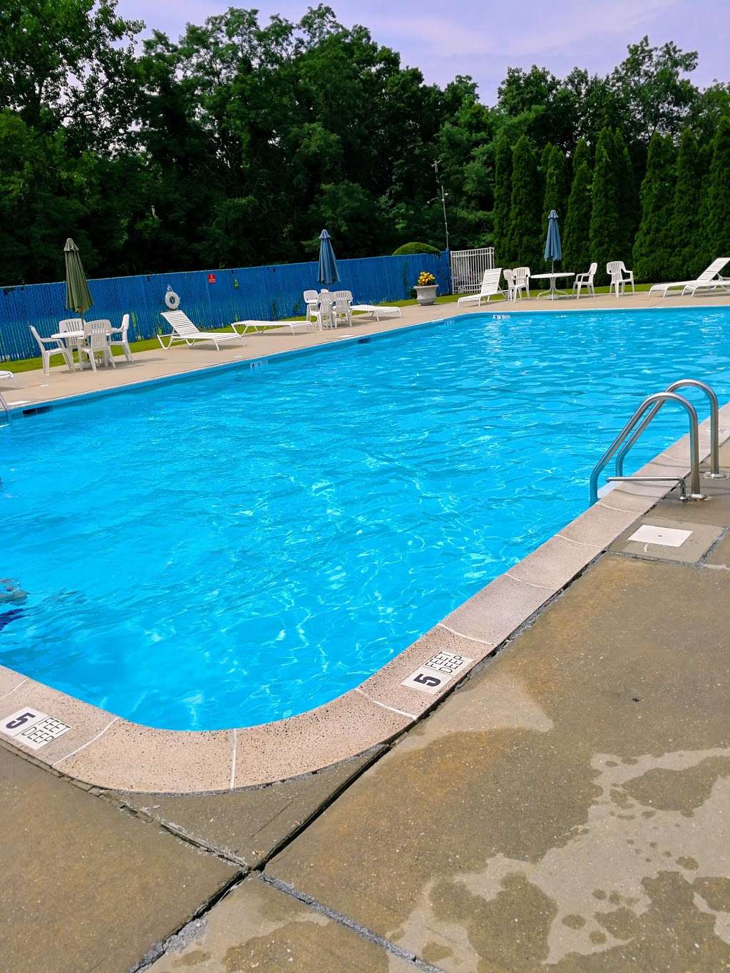 The Tides Motor Inn | 1 Bayville Ave, Locust Valley, NY 11560 | Phone: (516) 671-7070