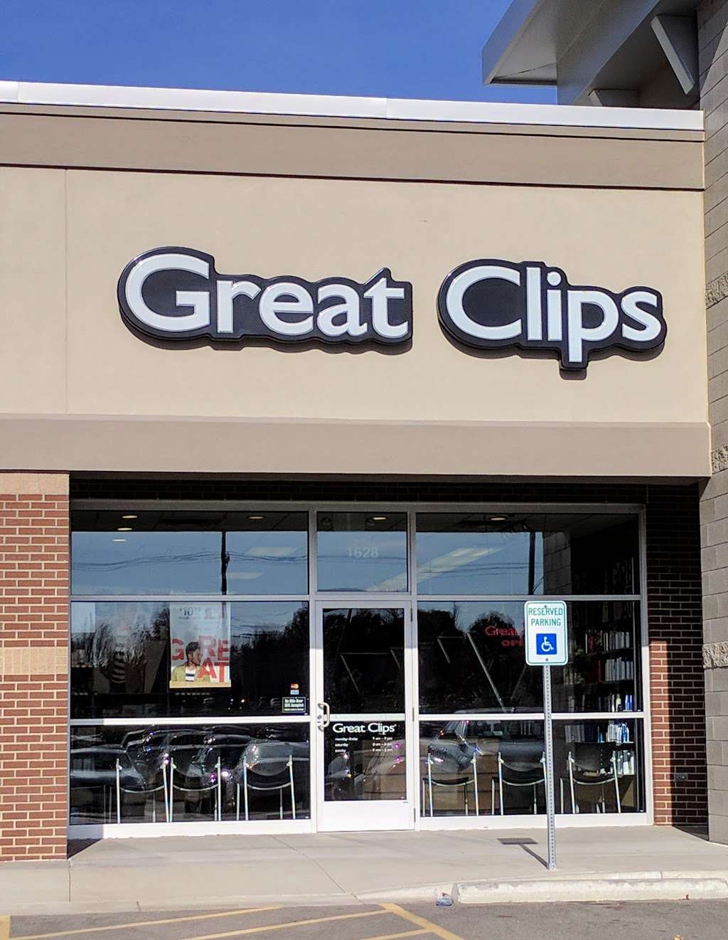 Great Clips - 1628 SE Blue Pkwy, Lee's Summit, MO 64063