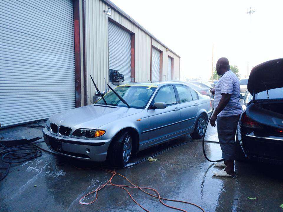 Awesome Auto Body Shop | 2407 Winnequah St, Dallas, TX 75212, USA | Phone: (469) 955-9220