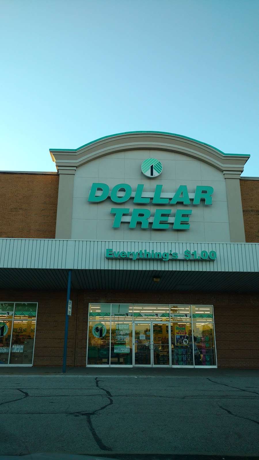 Dollar Tree | 3528 village court, Gary, IN 46408 | Phone: (219) 980-9930