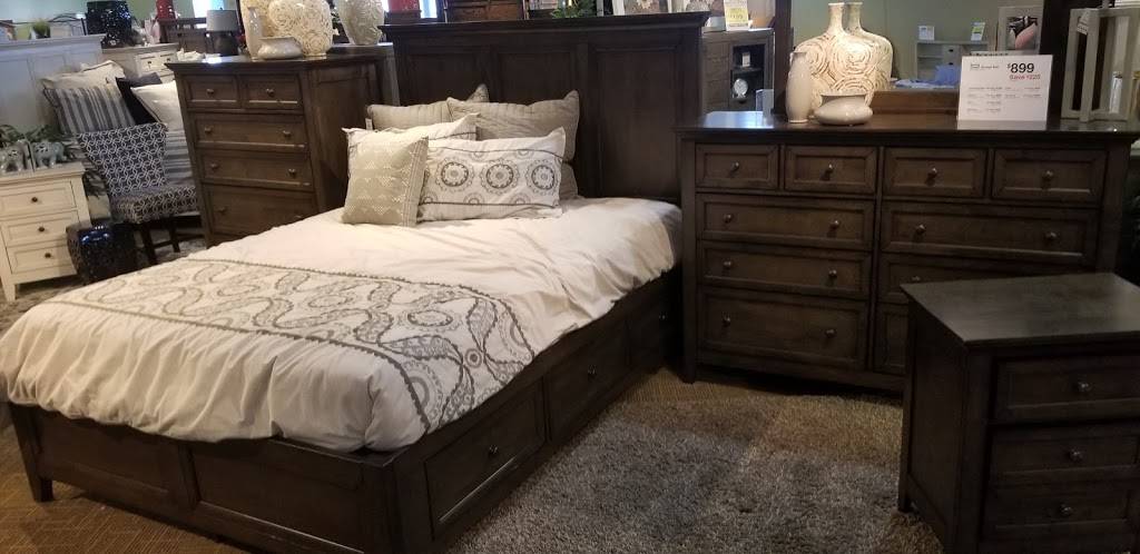 Bedroom Expressions | 5815 W Creek Dr, Fort Wayne, IN 46818, USA | Phone: (260) 490-6844