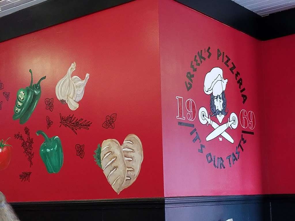 Greeks Pizzeria | 62 E Berry St, Upland, IN 46989, USA | Phone: (765) 998-8005