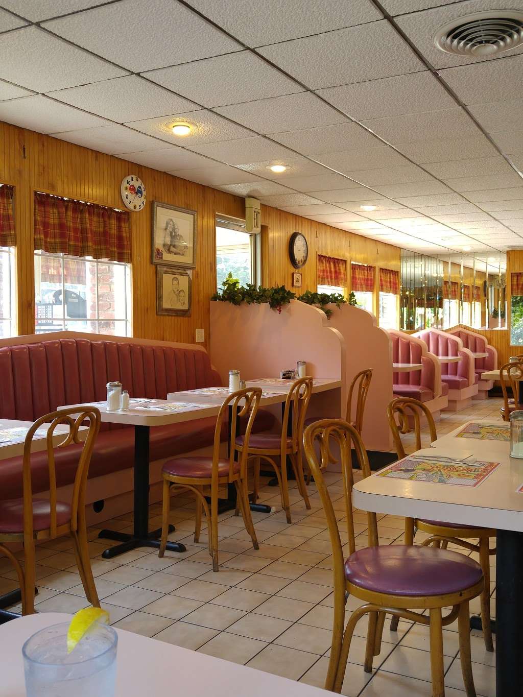 Paul and Christas Diner | 19 NJ-181, Lake Hopatcong, NJ 07849, USA | Phone: (973) 288-1600