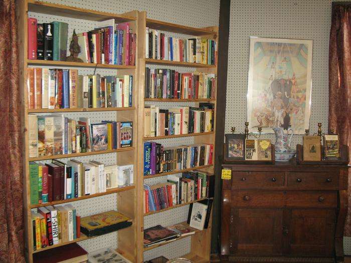 Robeson Antiques, Books, & Collectibles | 3720 Maryland Ave, Ellicott City, MD 21043, USA | Phone: (410) 220-8722