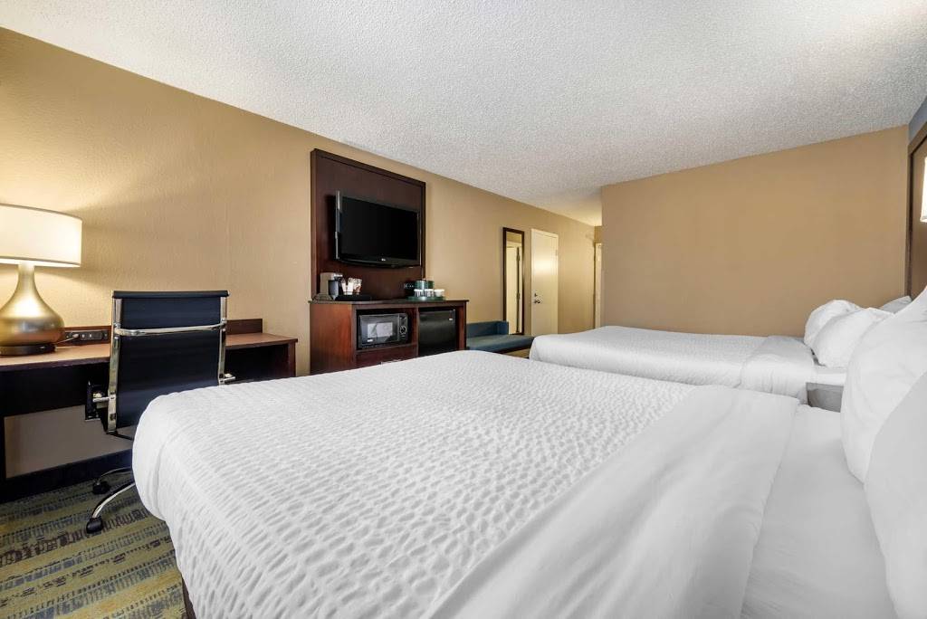 Clarion Hotel Conference Center - North | 1950 Newtown Pike, Lexington, KY 40511, USA | Phone: (859) 233-0512