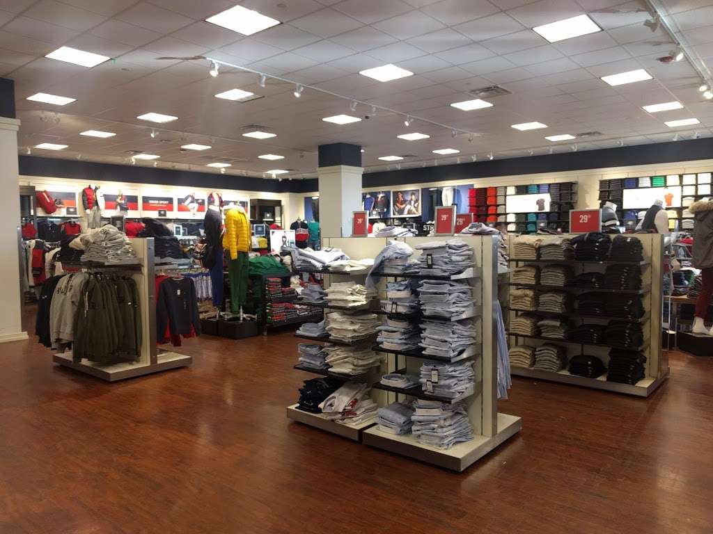 Tommy Hilfiger | 2796 Tanger Way, Barstow, CA 92311, USA | Phone: (760) 253-2888