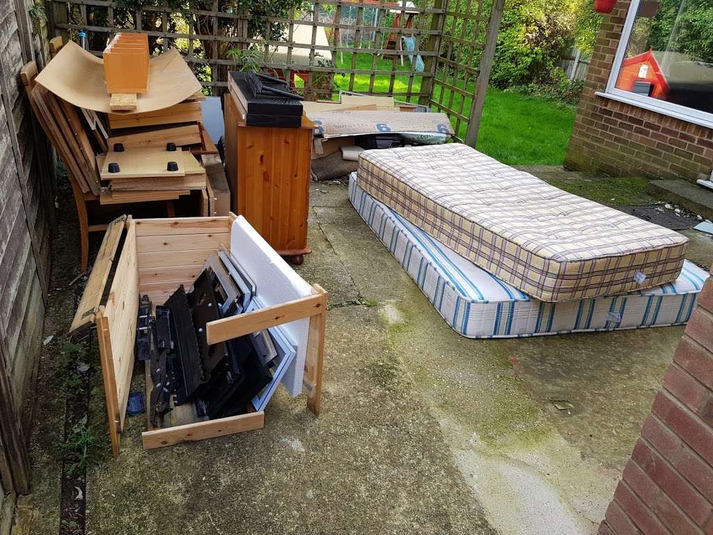 Cheaper Than a Skip | Manor Cottage, Powder Mill Ln, Tonbridge TN11 9AS, UK | Phone: 01732 833855