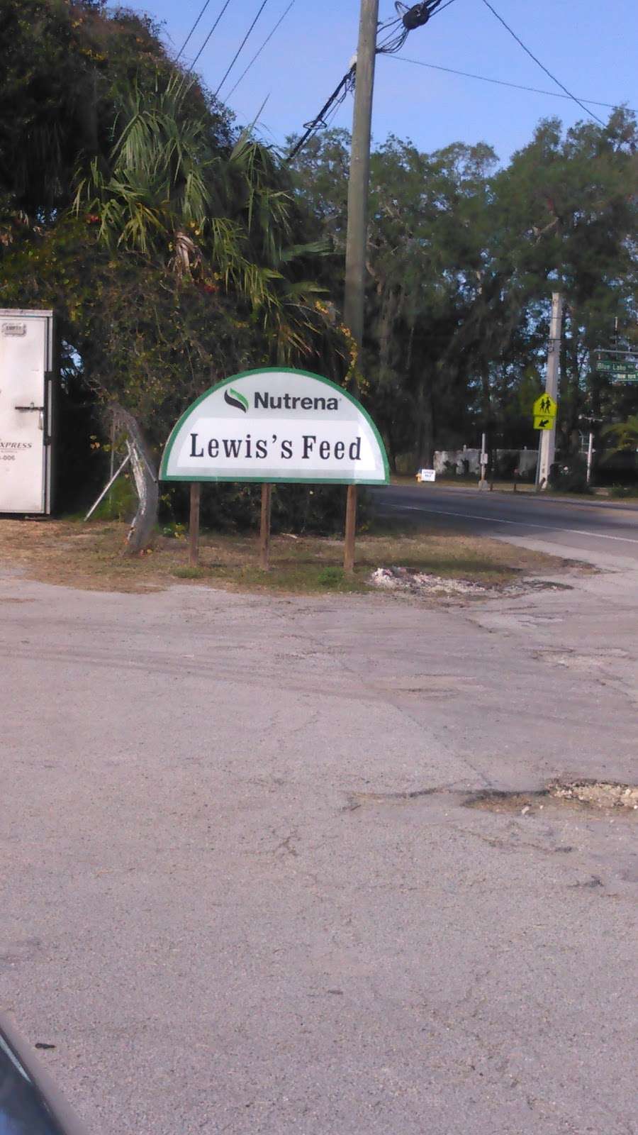 Lewis Feed & Garden | 1408 E New York Ave, DeLand, FL 32724, USA | Phone: (386) 736-8518