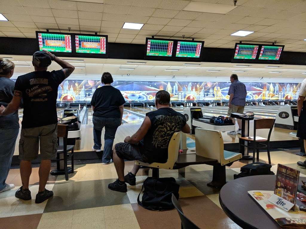 AMF Mcray Plaza Lanes | 3825 W Ray Rd, Chandler, AZ 85226, USA | Phone: (480) 899-2171