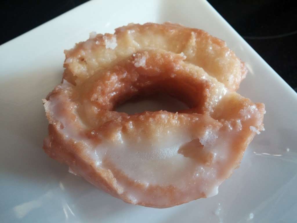 White House Donut Shop | 212 E Main St, Westfield, IN 46074 | Phone: (317) 896-5856