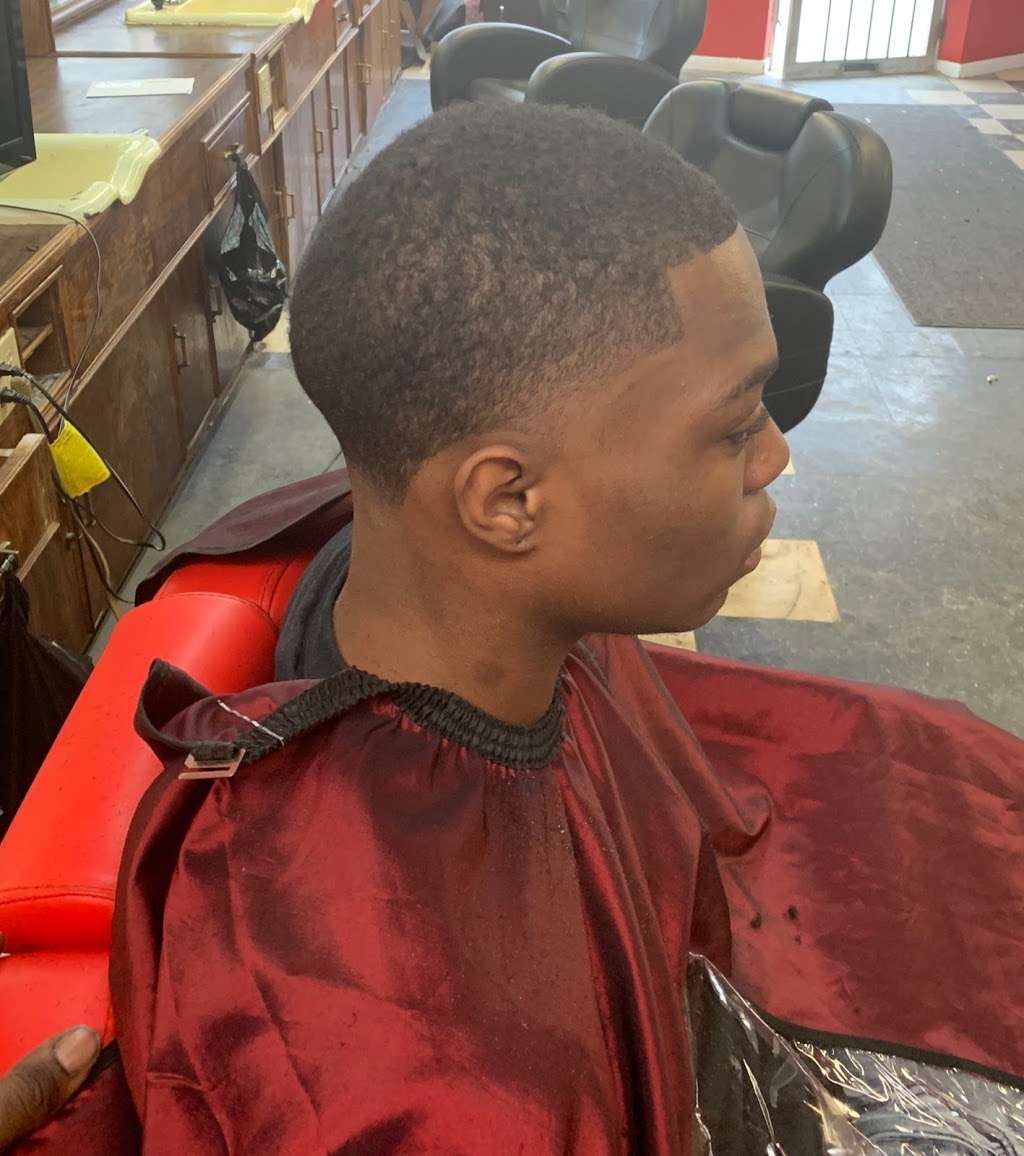 LeRoys Cuts | 2724 E 83rd St, Chicago, IL 60617, USA | Phone: (312) 366-5726