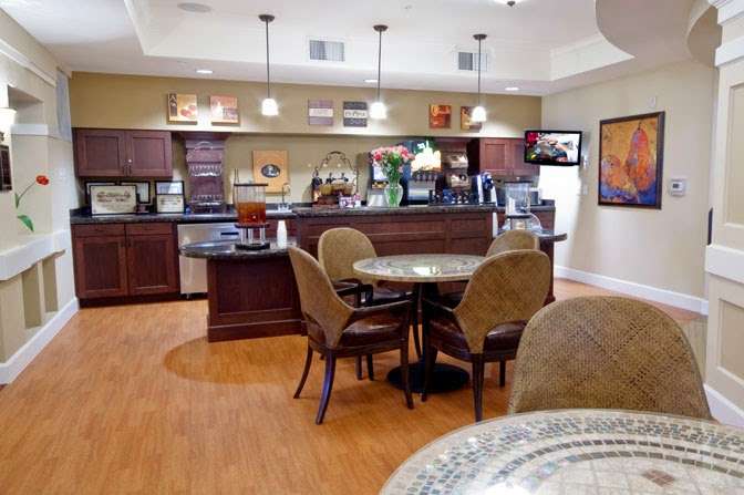 Applewood Place Assisted Living | 2800 Youngfield St, Lakewood, CO 80215, USA | Phone: (303) 233-4343