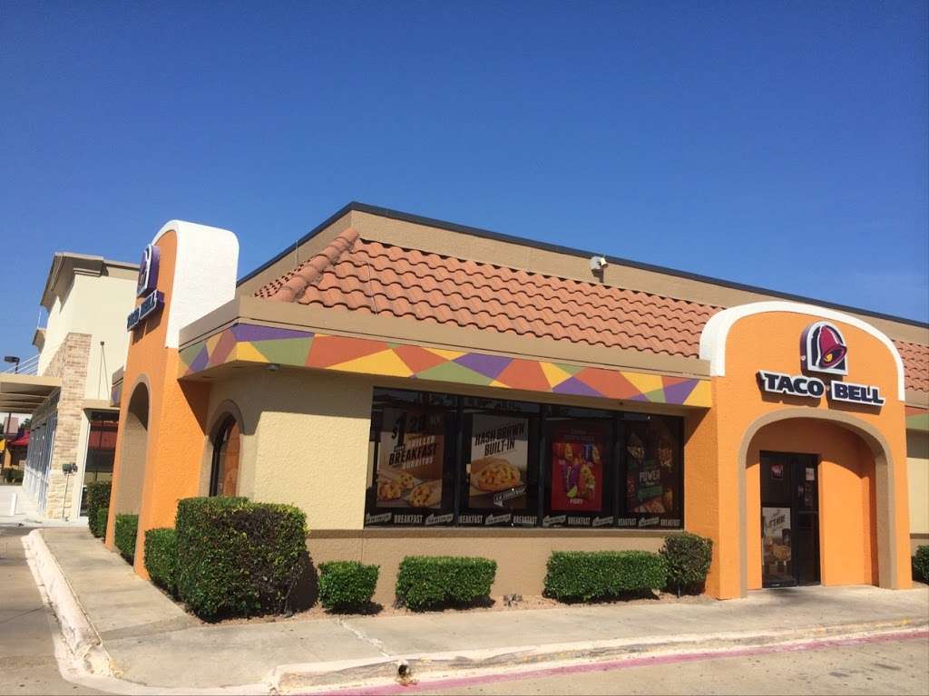Taco Bell | 3223 Fort Worth Ave, Dallas, TX 75211, USA | Phone: (214) 339-3074