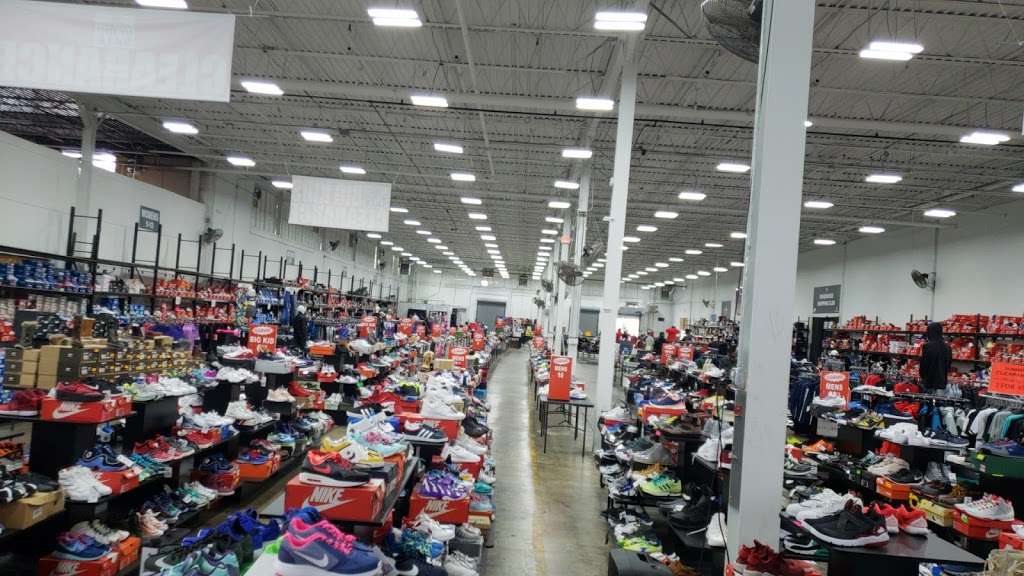 Sneaker warehouse melville clearance