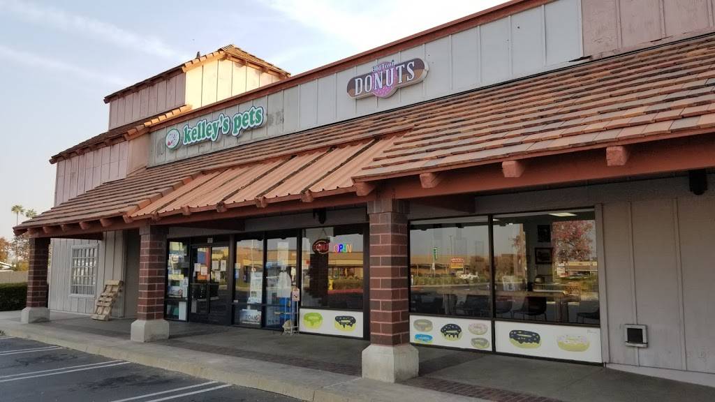 Old Town Donuts | 30 W Shaw Ave, Clovis, CA 93612, USA | Phone: (559) 790-2204