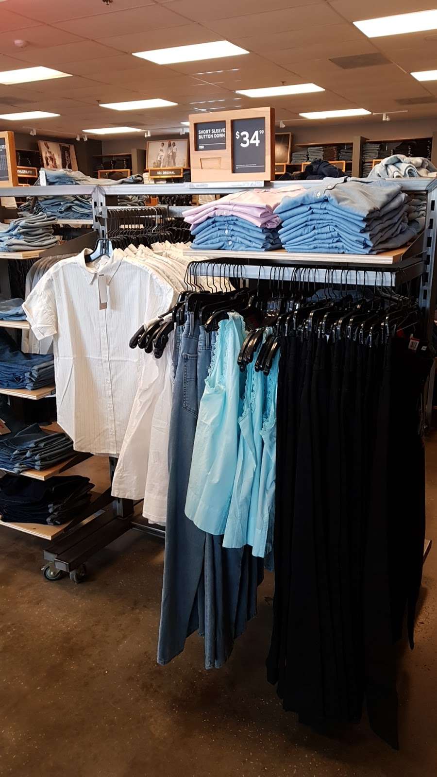 Levi's Outlet Store at Lake Buena Vista Factory Stores - 15537 FL-535,  Orlando, FL 32821