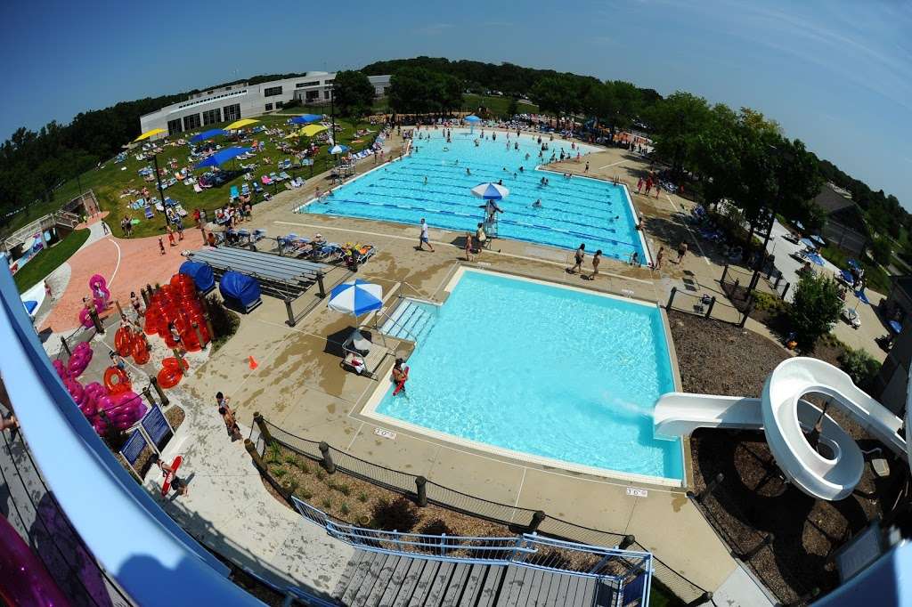 Bartlett Aquatic Center in 620 W Stearns Rd, Bartlett, IL 60103, USA