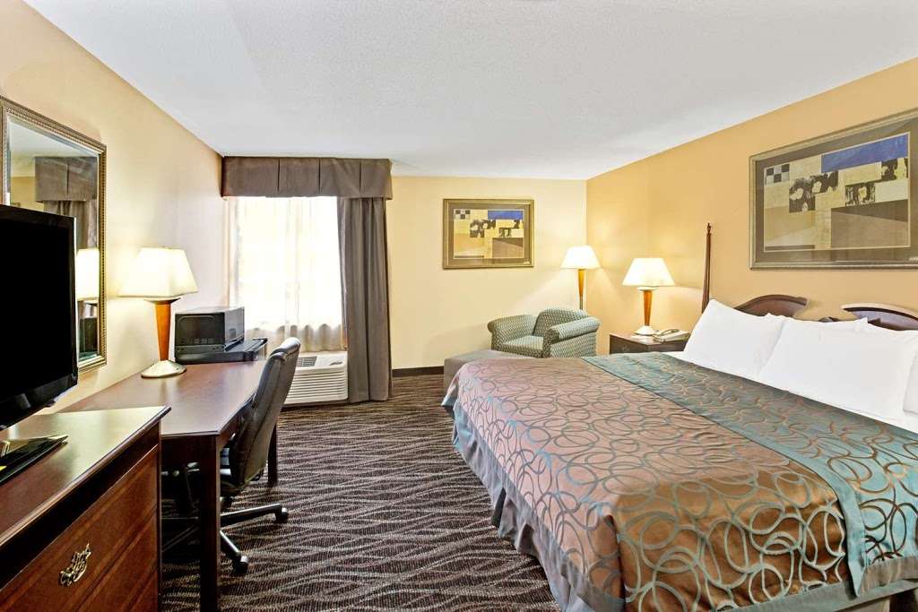 Ramada by Wyndham Statesville | 1215 Garner Bagnal Blvd, Statesville, NC 28677, USA | Phone: (704) 878-9691