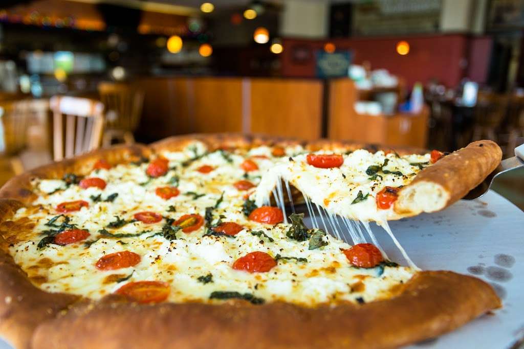 Raimondos Pizza and Pub | 1033 Kilbery Ln, North Aurora, IL 60542, USA | Phone: (630) 301-7727