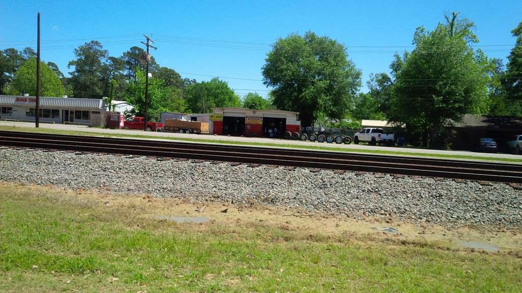 Guardado's Tire Shop in 1107 N 1st St, Conroe, TX 77301, USA