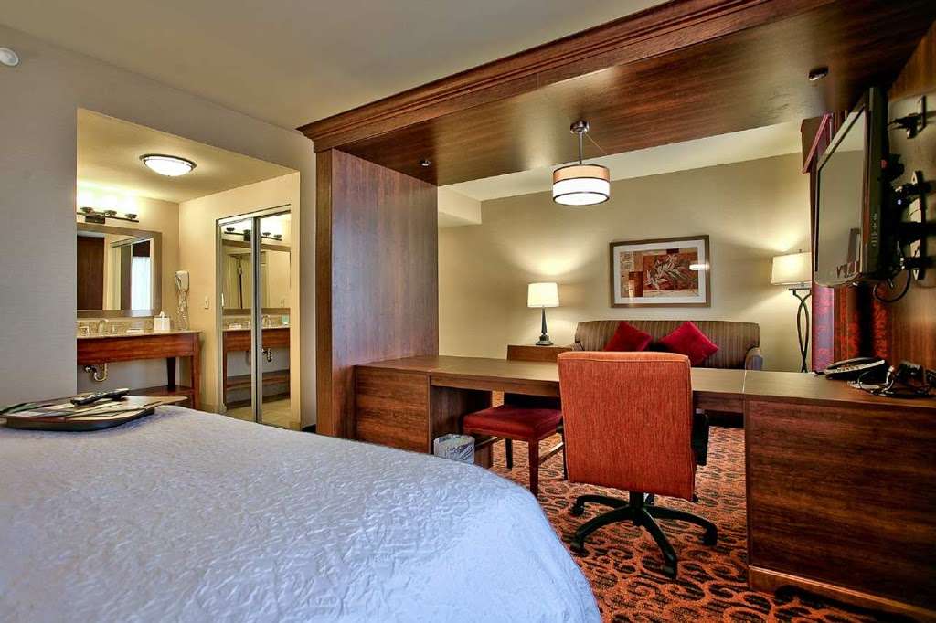 Hampton Inn & Suites Scottsdale/Riverwalk | 9550 E Talking Stick Way, Scottsdale, AZ 85256, USA | Phone: (480) 270-5393