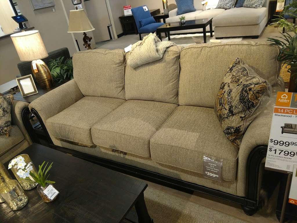 Ashley HomeStore | 26520 Carl Boyer Dr, Santa Clarita, CA 91350, USA | Phone: (661) 284-7200