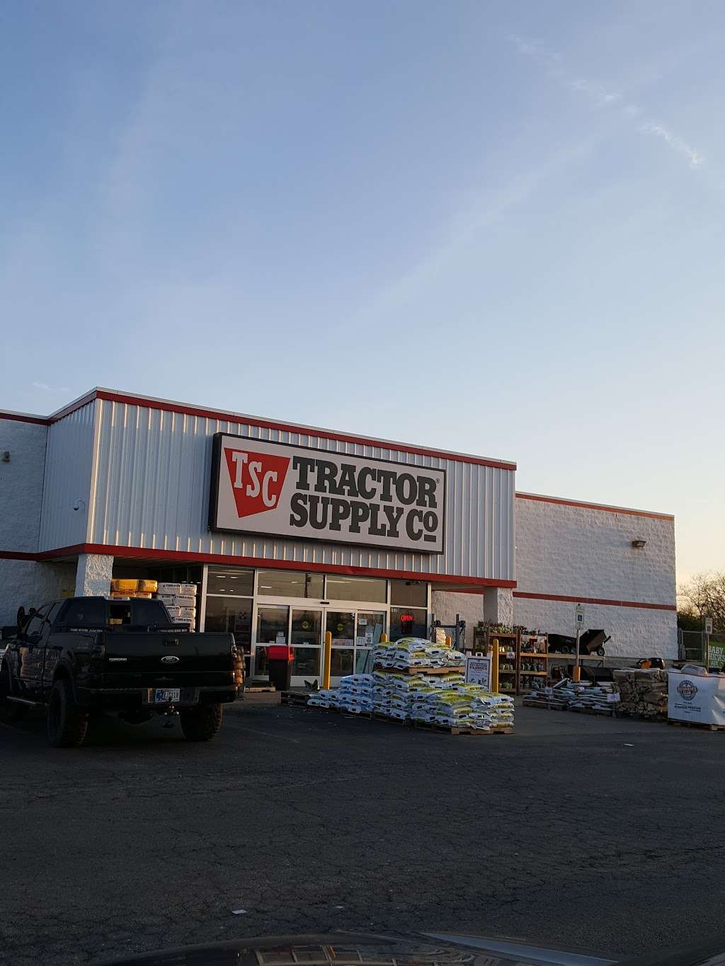 Tractor Supply Co. | 8135 Brookville Rd, Indianapolis, IN 46239, USA | Phone: (317) 356-0138