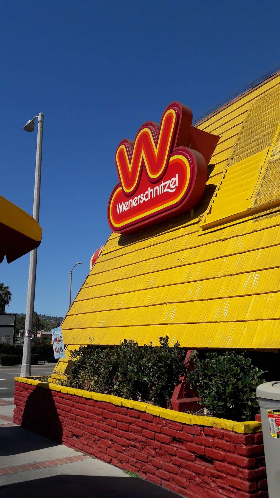 Wienerschnitzel | 230 N Gaffey St, San Pedro, CA 90731, USA | Phone: (310) 831-4486