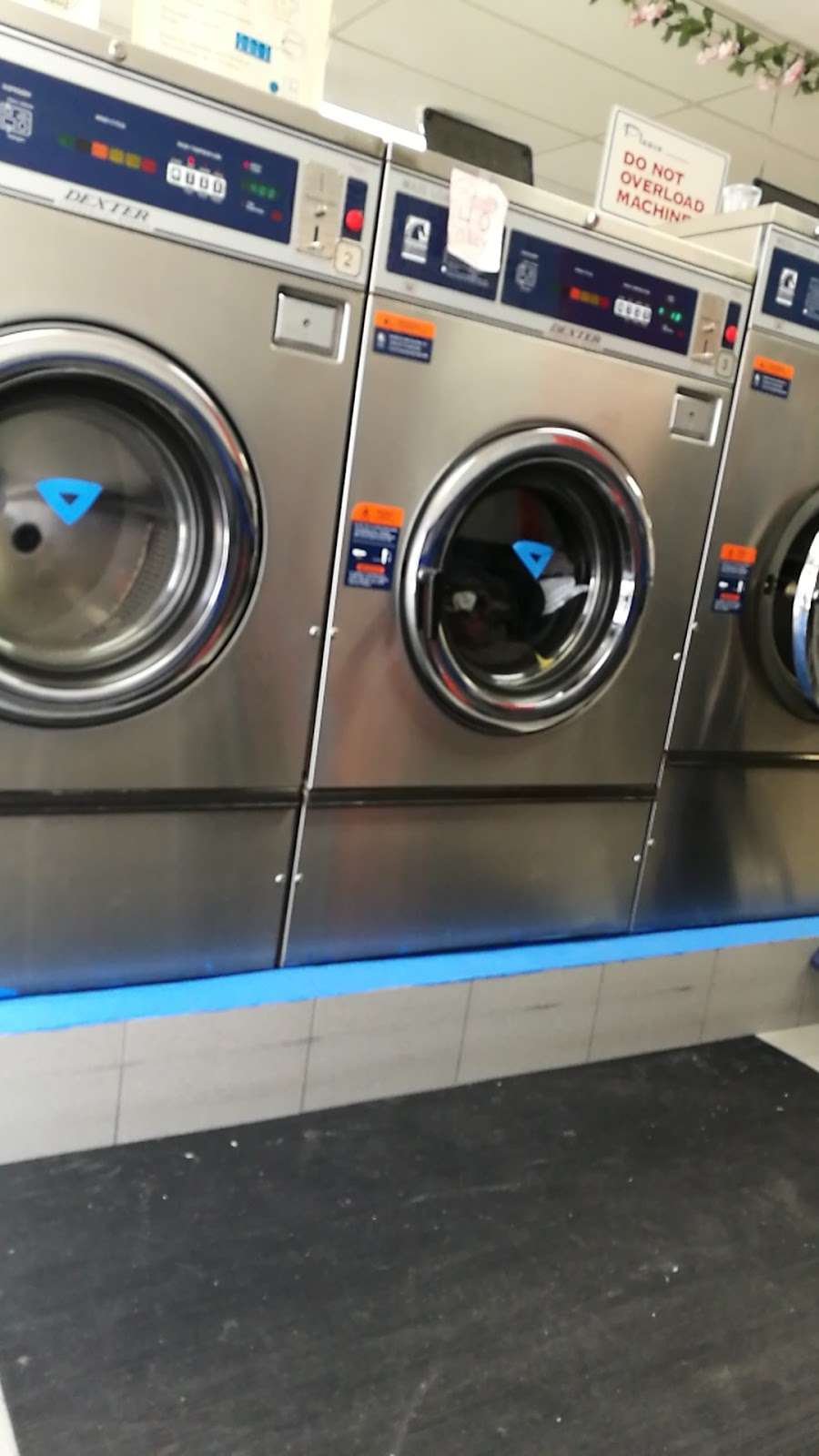 Boulevard Laundry | 817 College Point Blvd, Flushing, NY 11356, USA | Phone: (718) 353-5054