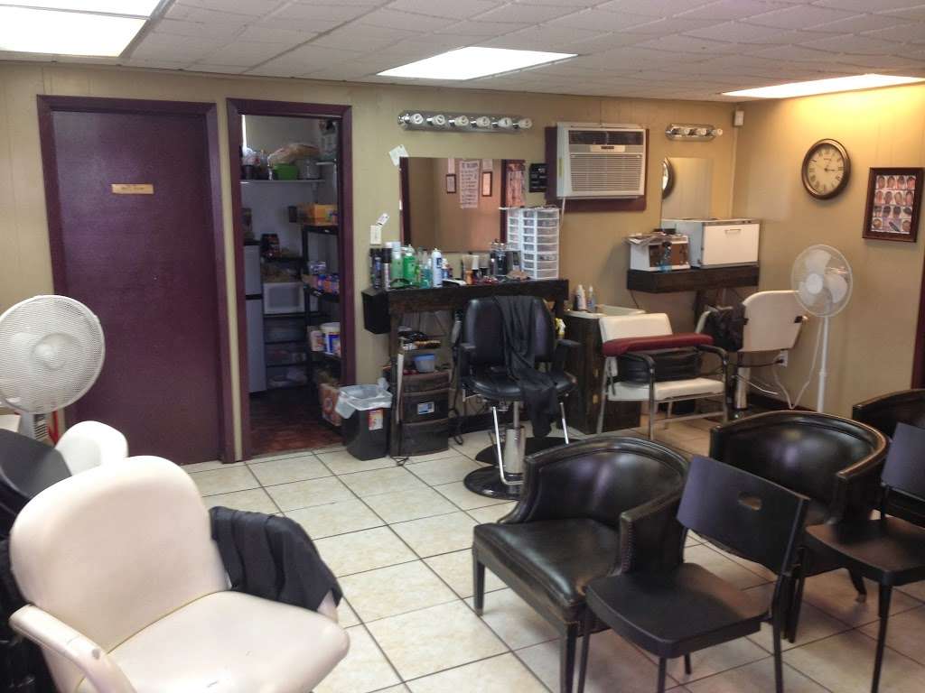 Rays Barber Shop & Beauty Salon | 642 S Interstate 35 East Service Rd, Red Oak, TX 75154 | Phone: (972) 576-8455