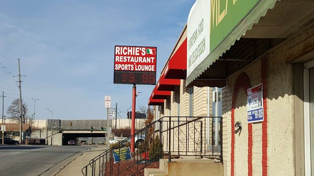 Richies Restaurant | 9812 Lawrence Ave, Schiller Park, IL 60176, USA | Phone: (847) 928-8500