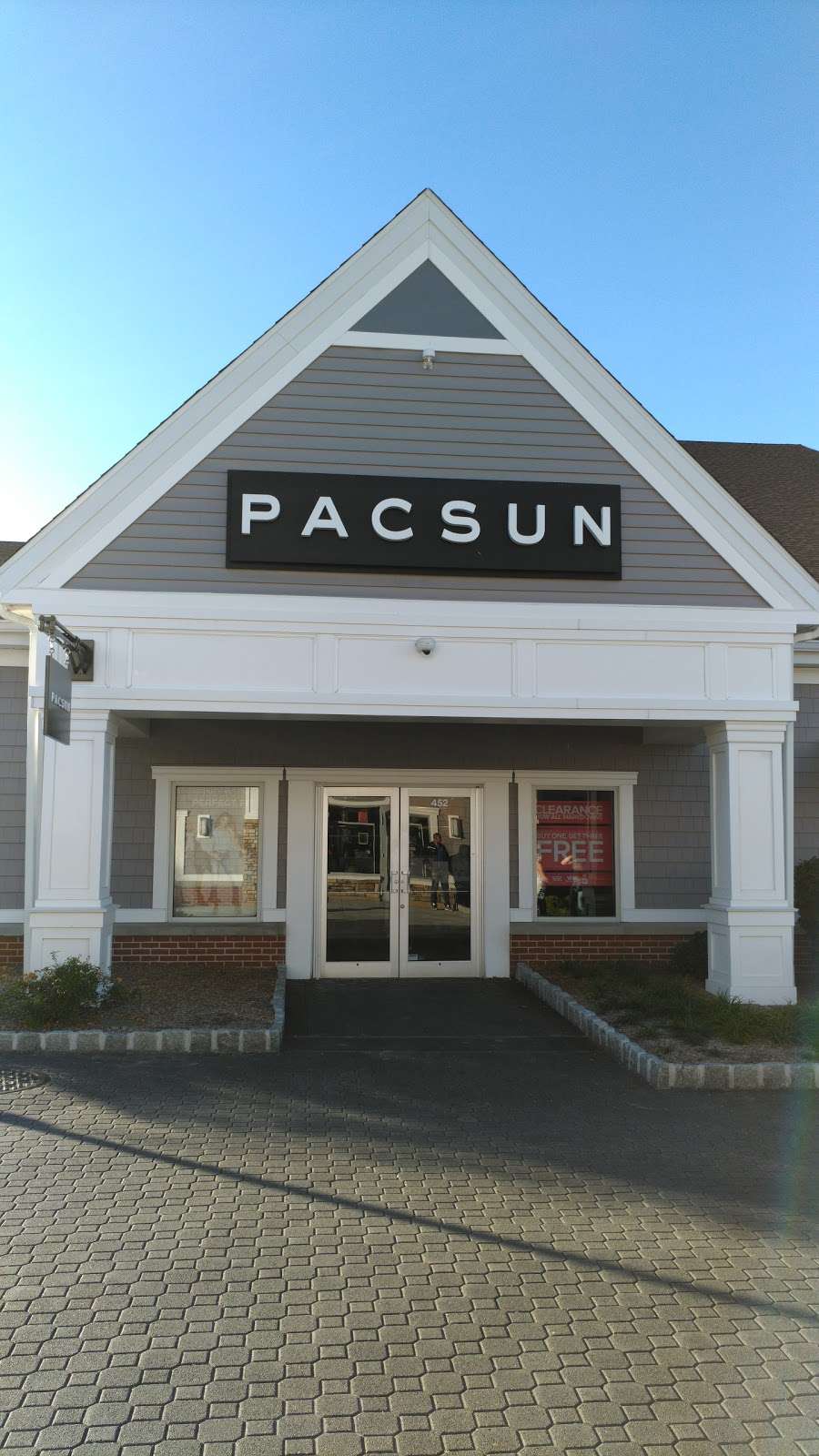 PacSun | 452 Evergreen Ct, Central Valley, NY 10917, USA | Phone: (845) 928-1014