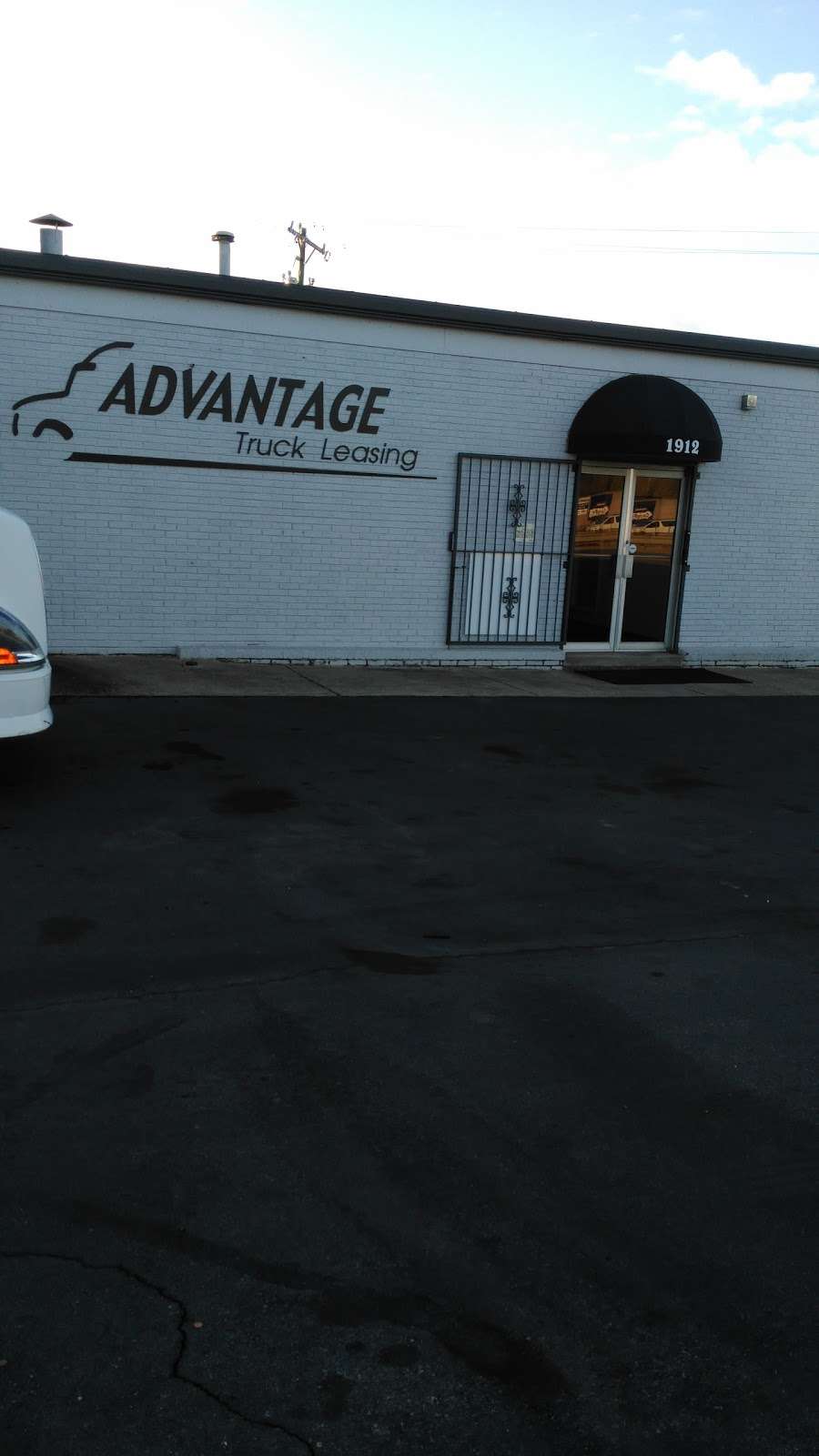 Advantage Truck Leasing | 1912 Cottonwood St, Charlotte, NC 28206, USA | Phone: (704) 596-0566