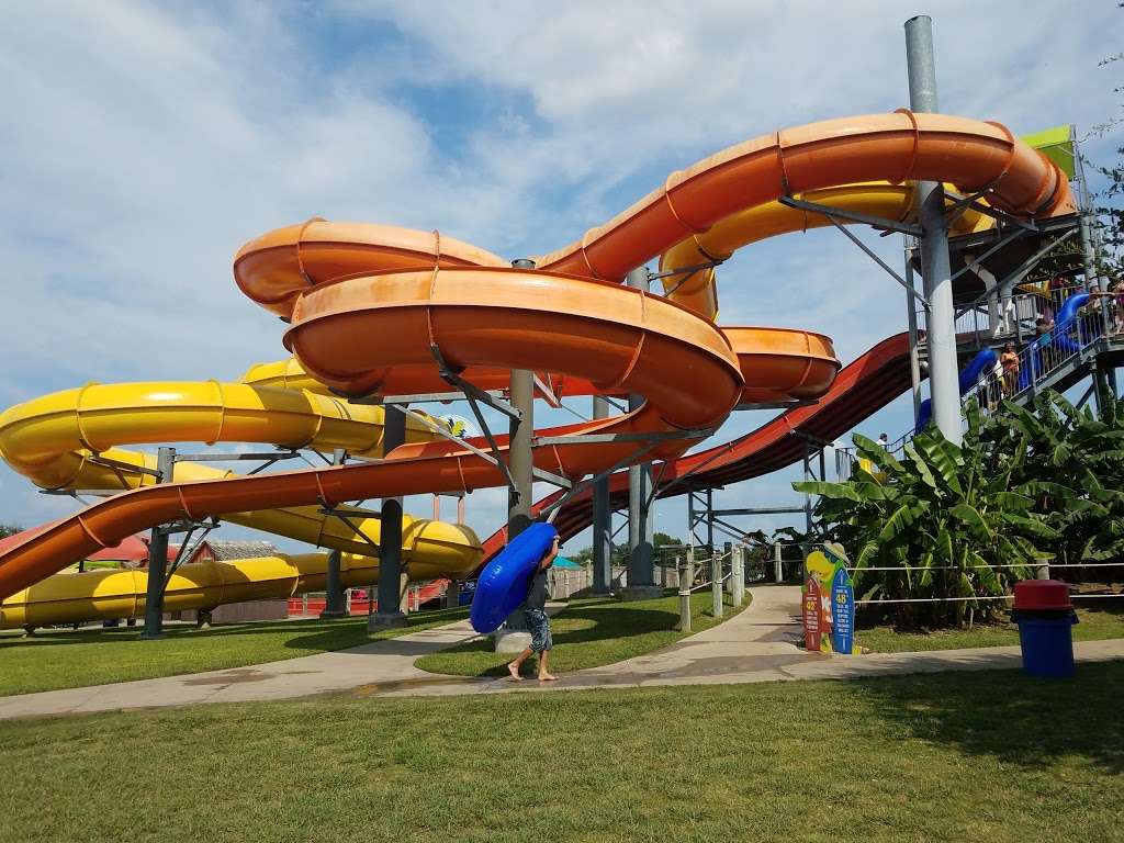 Bahama Beach Waterpark | 1895 Campfire Cir, Dallas, TX 75232 | Phone: (214) 671-0820