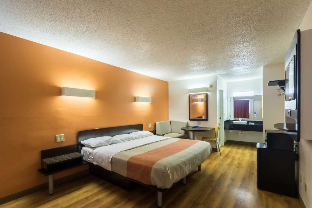 Motel 6 Crawfordsville IN | 1040 Corey Blvd, Crawfordsville, IN 47933, USA | Phone: (765) 362-0300