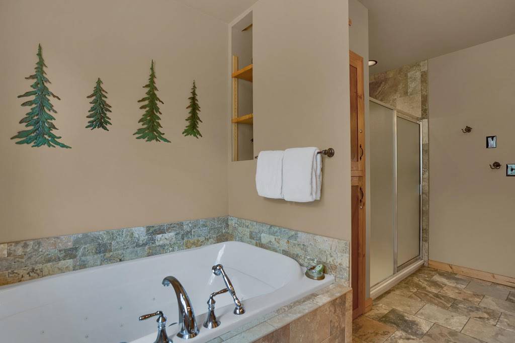 Rocky Mountain Lodge | 4680 Hagerman Rd, Cascade, CO 80809, USA | Phone: (719) 684-2521