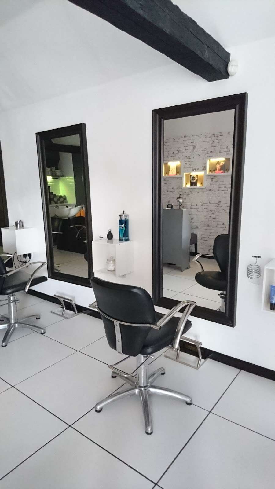 The Hair Chamber | The green, Fingrith Hall Road,, Blackmore, Blackmore, Ingatestone CM4 0RU, UK | Phone: 01277 822441