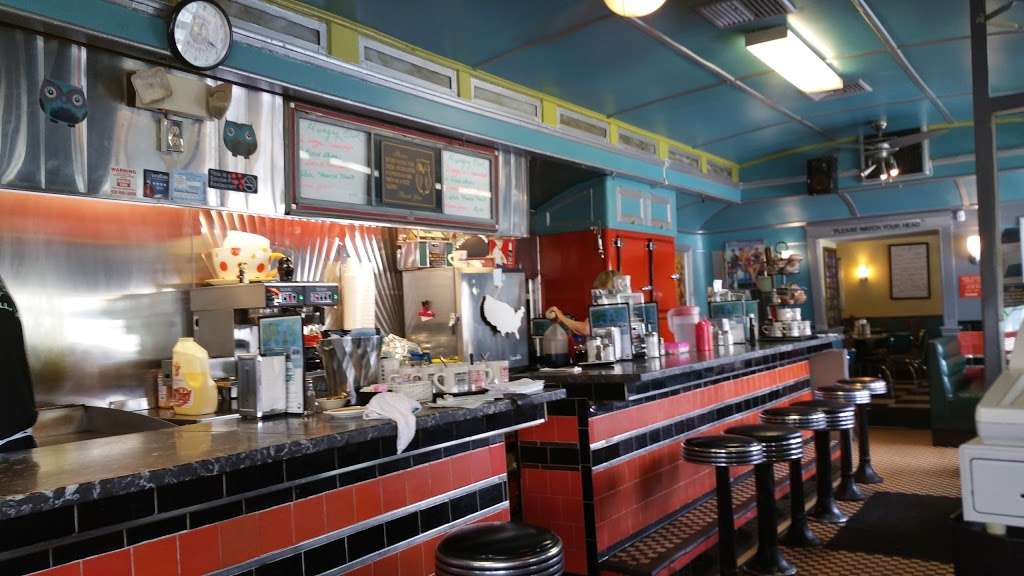 Four Sisters Owl Diner | 244 Appleton St, Lowell, MA 01852, USA | Phone: (978) 453-8321