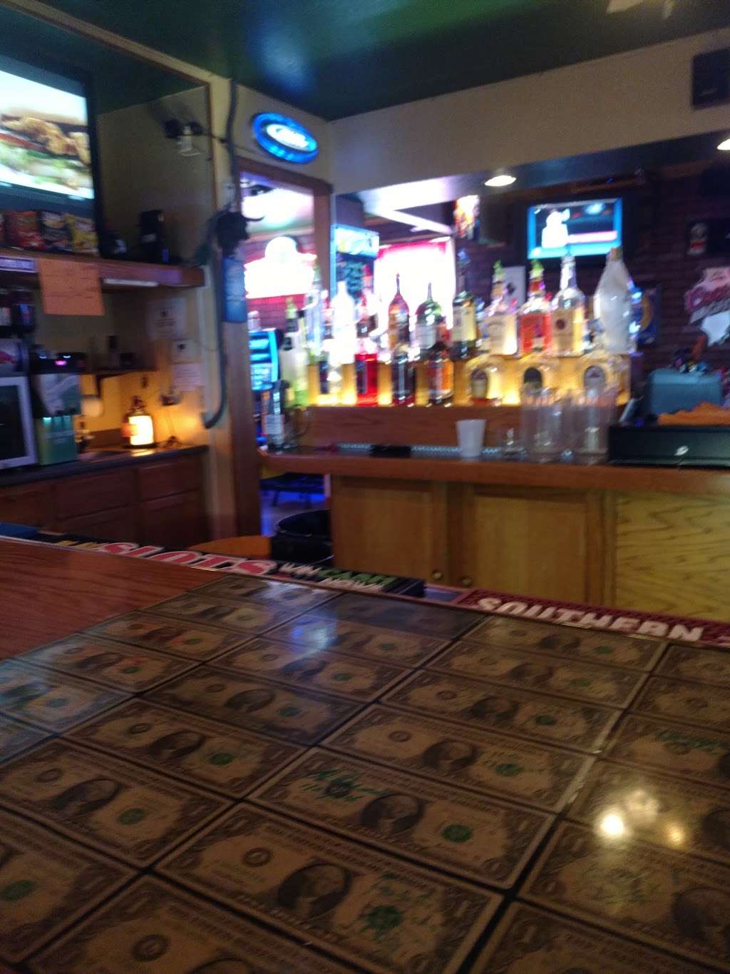 Strawn Bar | 101 W Walter St, Strawn, IL 61775, USA | Phone: (815) 688-3012